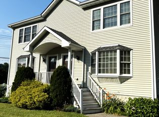 99 Oregon Rd, Cortlandt Manor, NY 10567