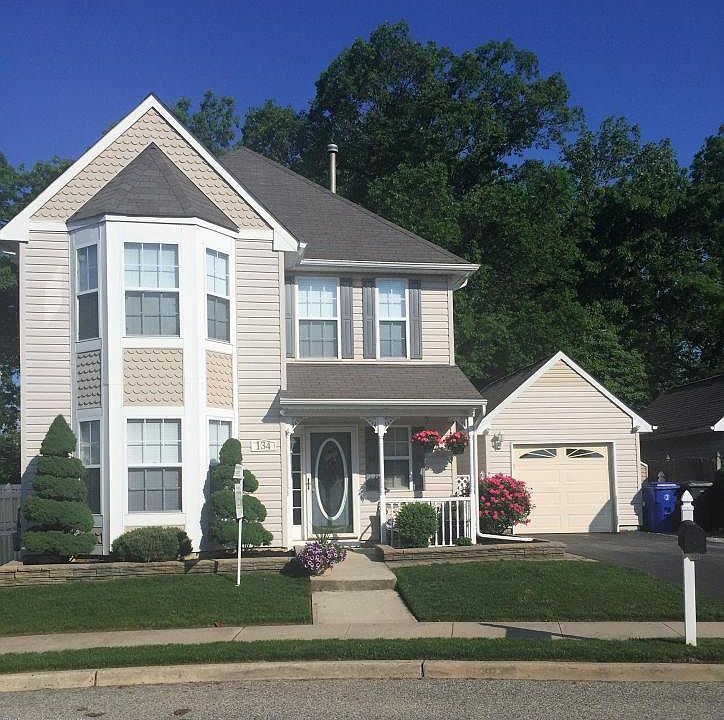 1st image of 134 Hamlet Ct