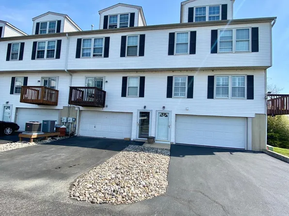 3 Riverwatch Ct, Essington, PA 19029