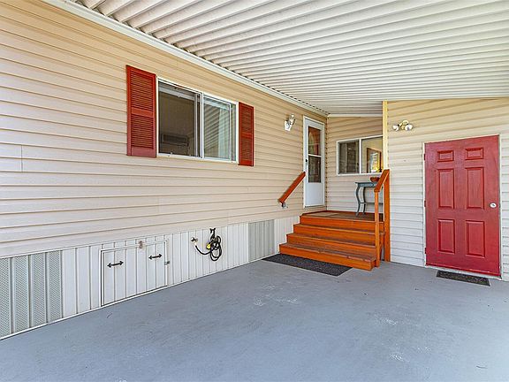 4th image of 7583 Central Saanich Rd #9