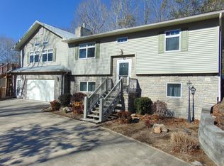 557 Fox Lake Ln, La Follette, TN 37766