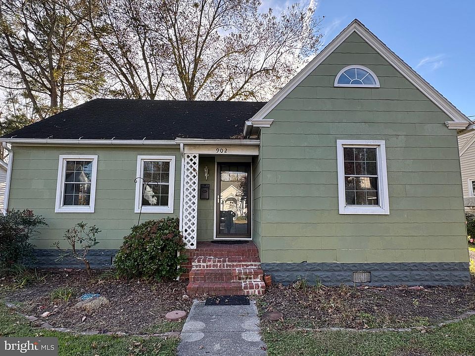 1st image of 902 Cedar St