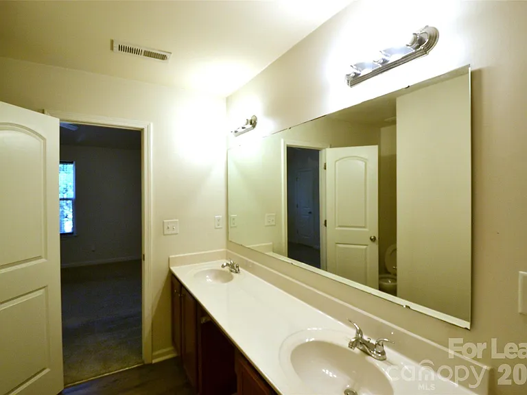 843 Plaza Walk Dr — Photo 27