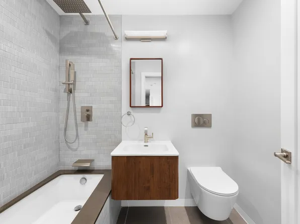 3 Hanover Square 17J image 6 of 7