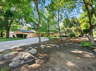 1932 W Green Acres Dr, Visalia, CA