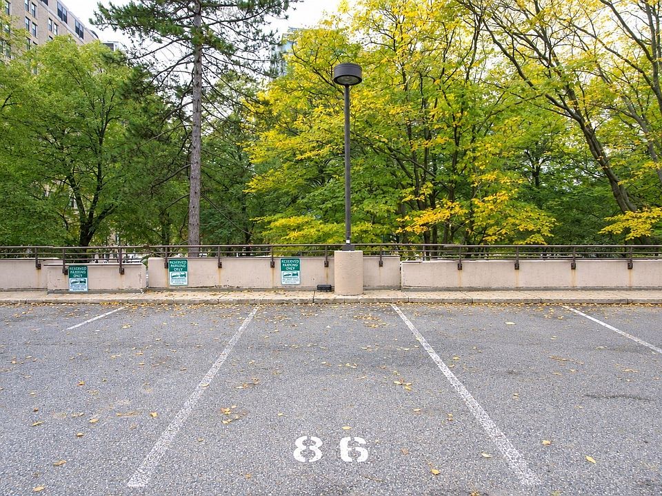 1st image of 9 Hawthorne Place Pkg #86