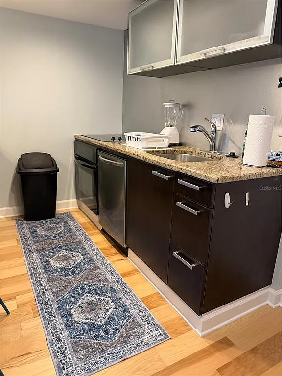 1 bed, 1.0 bath, 570 sqft, $1,600 — Photo 2