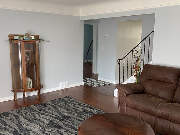 4th image of 279 E 324th St