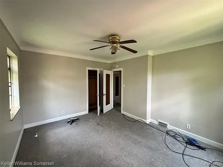 2943 Leslie St — Photo 14