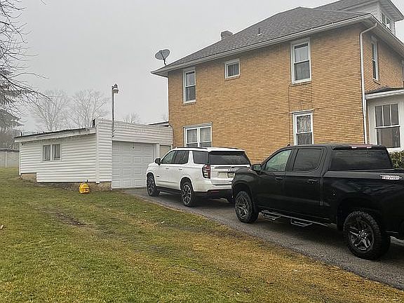 3rd image of 806 Alton St