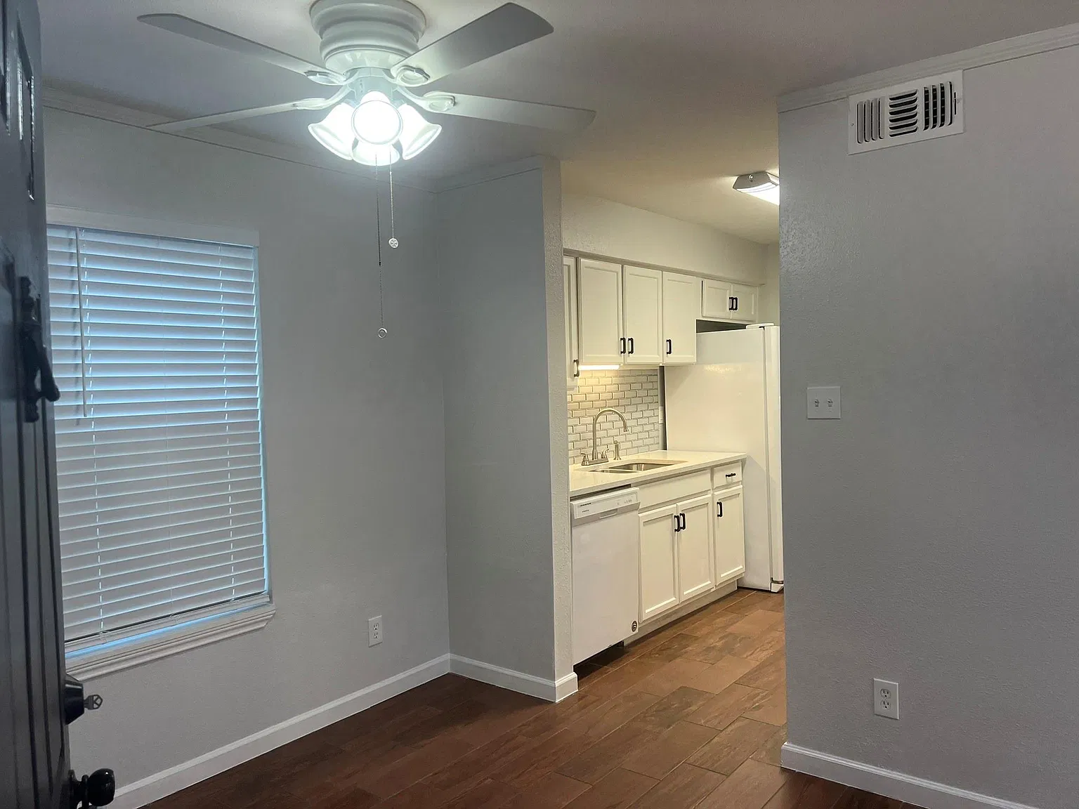 2 bed, 2.0 bath, 1040 sqft, $1,750 — Photo 3