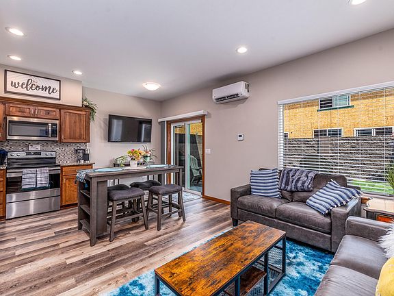 3rd image of 1418 Delaware Ave SE #102