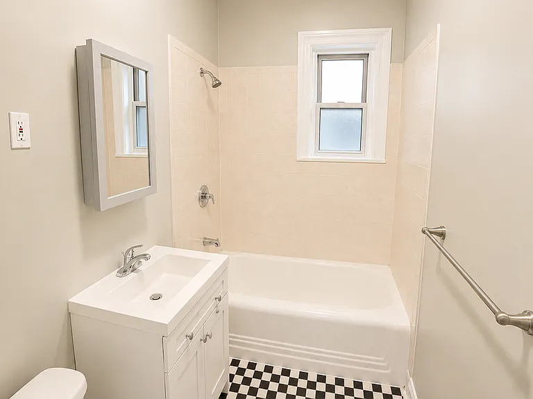 376A Park Ave #26 — Photo 2