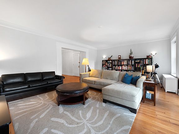 4th image of 5483 S Hyde Park Blvd #4