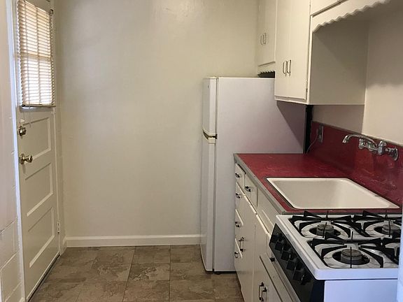 5th image of 510 9th St APT A