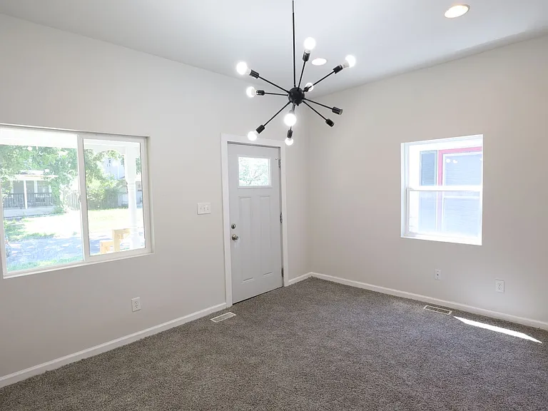 126 & 128 N Colorado Ave — Photo 2
