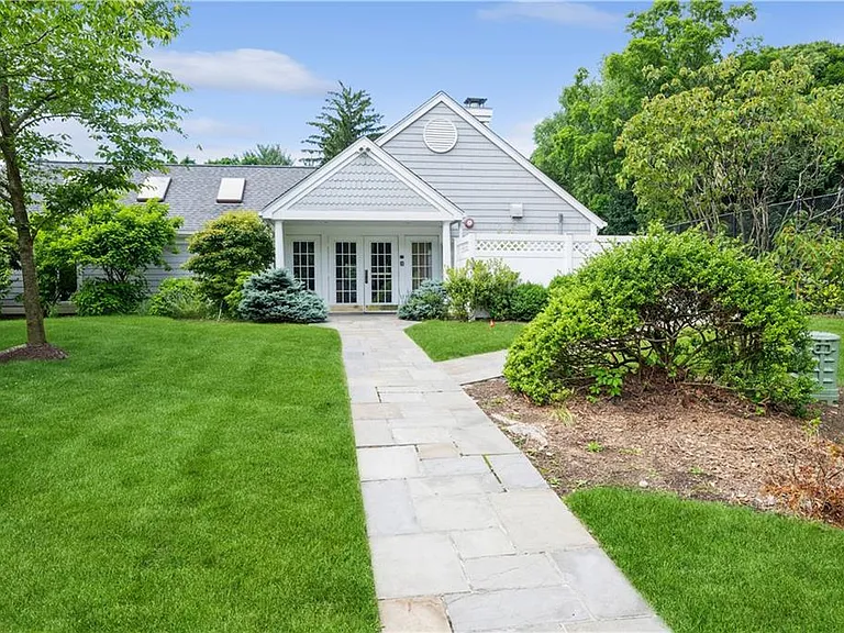 42 Clarewood Dr — Photo 27