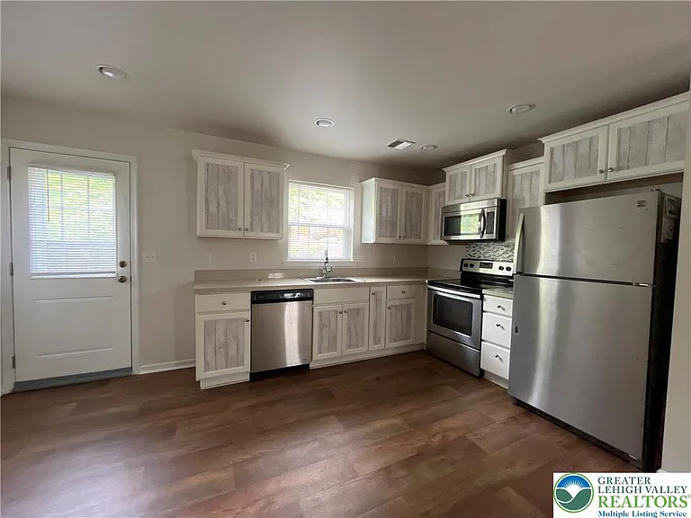 336 Park Pl — Photo 4