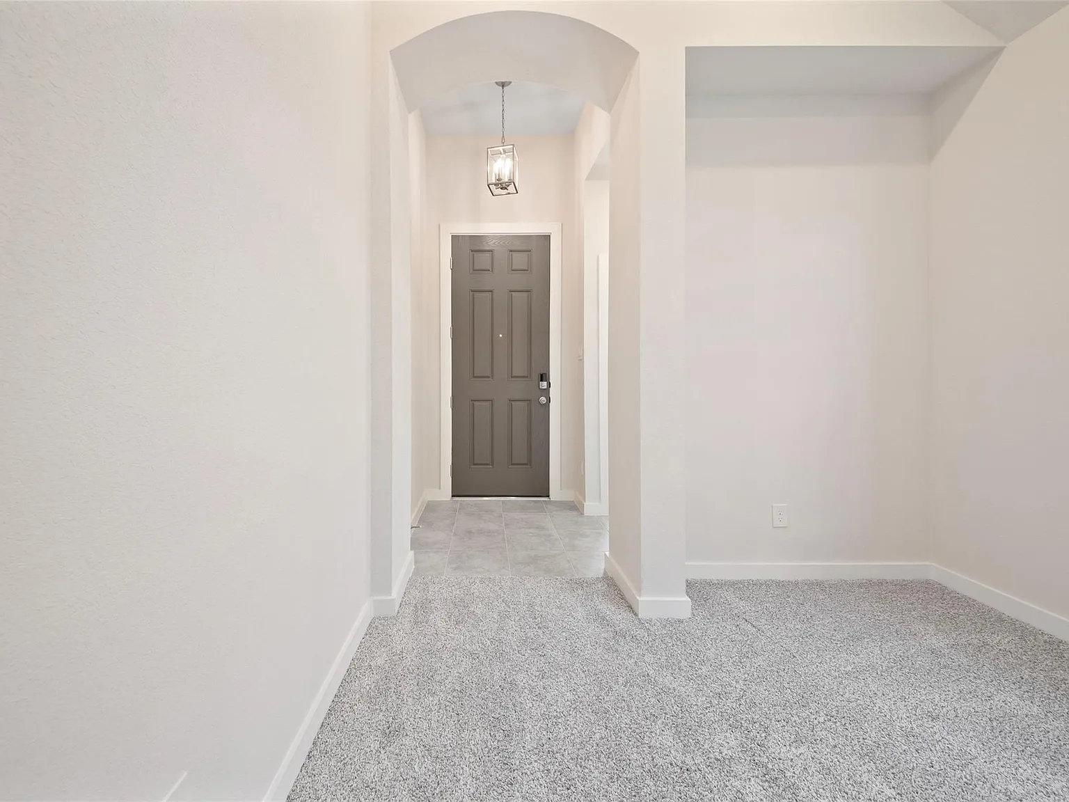 4 bed, 2.5 bath, 1939 sqft, $2,600 — Photo 3