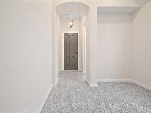3rd image of 820 Sendero Trl