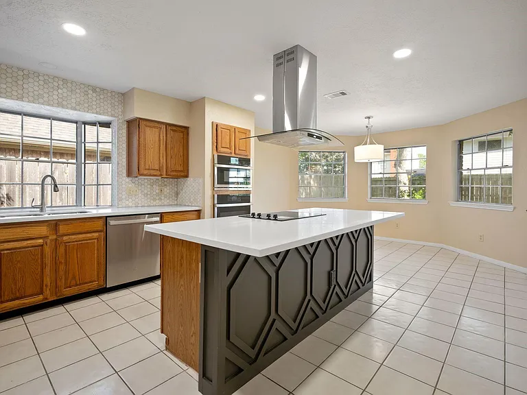 710 Lochnell Dr — Photo 12