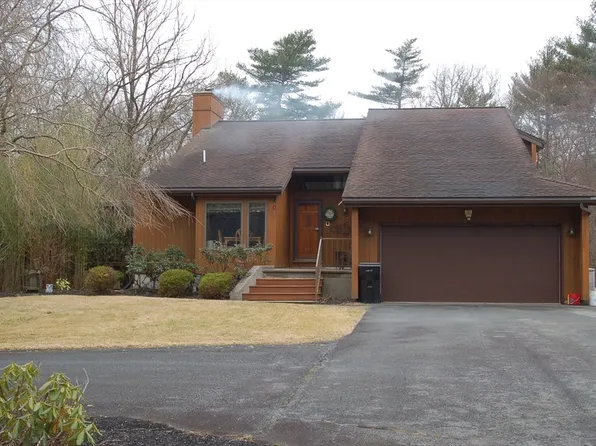 135 High Hill Rd, Dartmouth, MA 02747