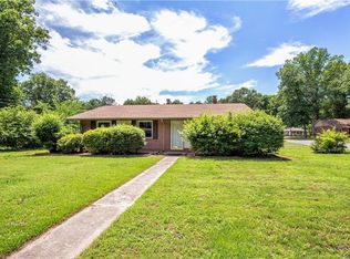 116 Homestead Dr, Colonial Heights, VA