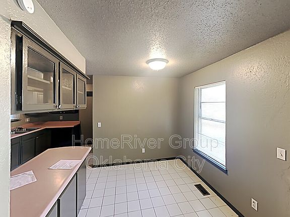 5th image of 4400 Bonaparte Blvd