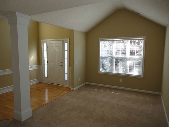 4th image of 222 Newberry Ln