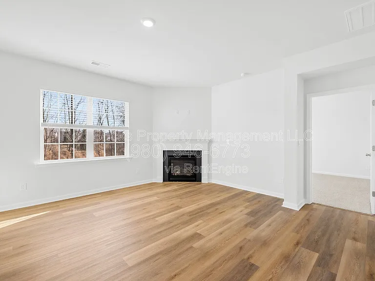 1312 Secrest Commons Dr — Photo 12