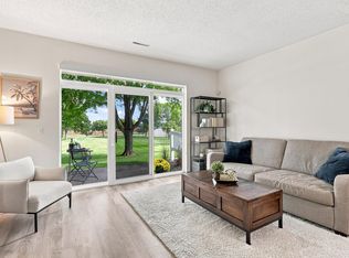 789 Providence Dr, Shakopee, MN 55379