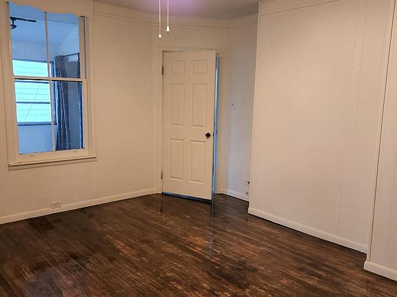 4th image of 624 Elliott Ave