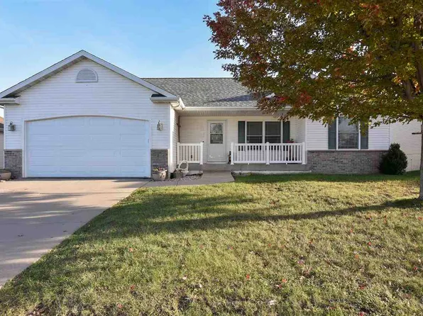 6214 Palmetto Cir SW, Cedar Rapids, IA 52404