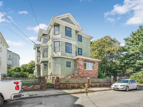 475 Tecumseh St, Fall River, MA 02721