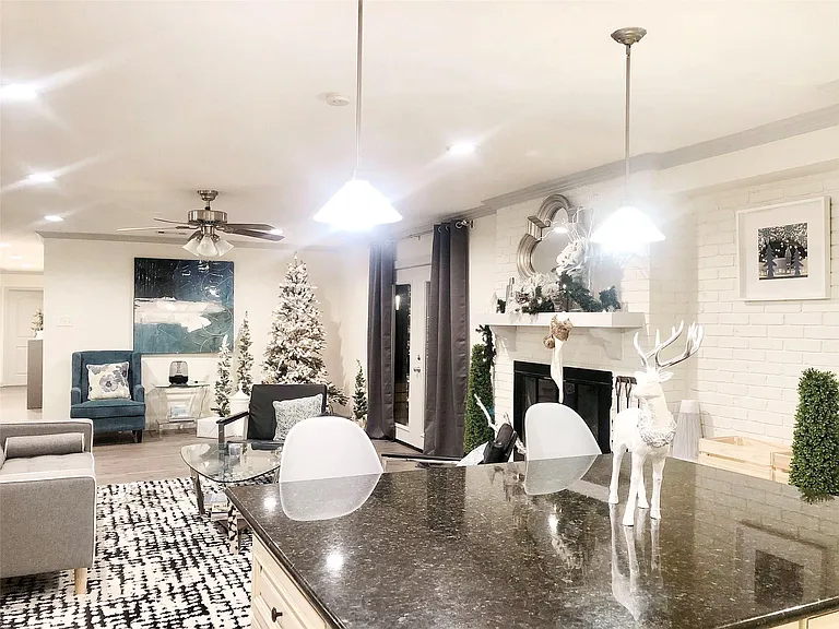 10807 Marsh Ln — Photo 6