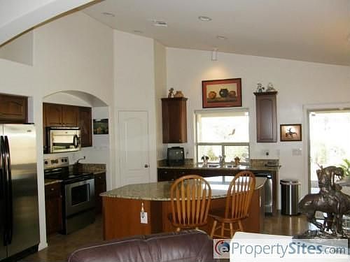 3rd image of 2822 E Saguaro Park Ln