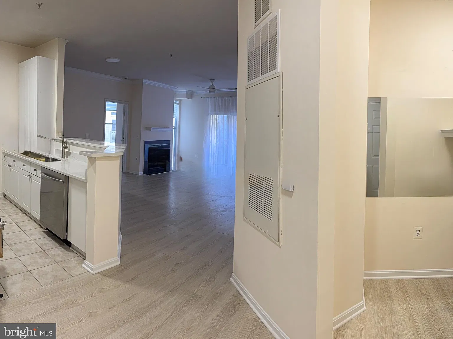 2 bed, 2.0 bath, 1098 sqft, $2,650 — Photo 2