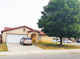 702 Ivy Trae Ln, Bakersfield, CA 93307