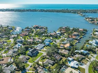 1833 Sandalwood Dr, Sarasota, FL 34231