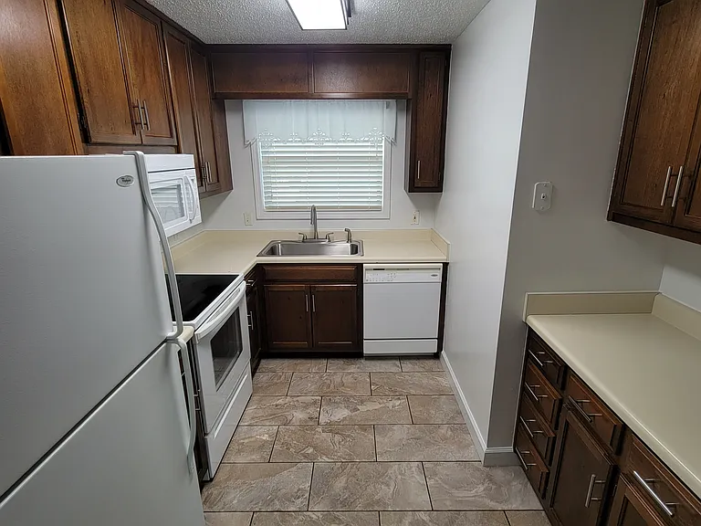 2221 Colony Dr SW — Photo 6