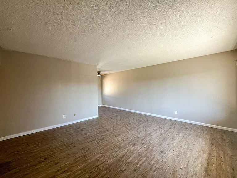 1828 W Glen Ave — Photo 7