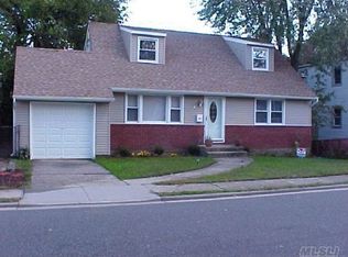 433 Roquette Ave, South Floral Park, NY 11001