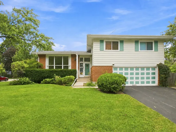 1103 Kenton Rd, Deerfield, IL 60015
