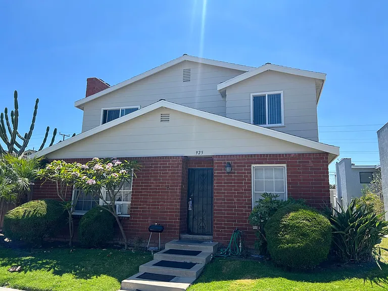 925 Loma Ave — Photo 13