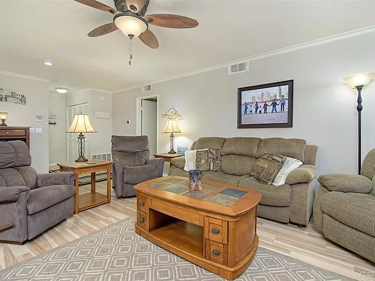 911 E Ave #203 — Photo 3