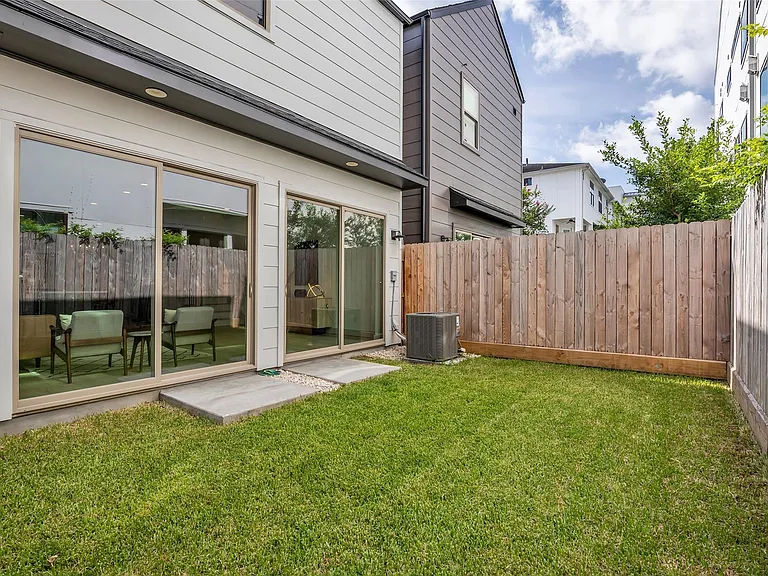 1724 Ridgewood St — Photo 34
