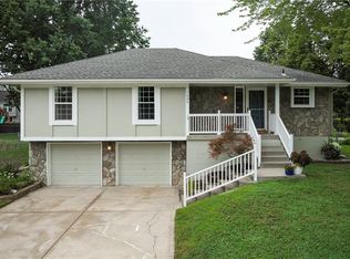 1004 NE Cedar St, Lees Summit, MO 64086