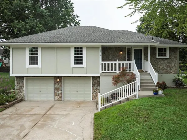 1004 NE Cedar St, Lees Summit, MO 64086