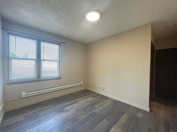 2nd image of 916 1/2 W Augusta Ave #9