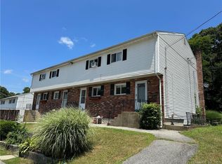 120 Woodland Dr APT A, Uncasville, CT 06382